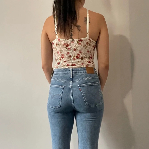 🌸 Guess Lace Floral  Bodysuit Women's ~ Size Medium!🌸 - Picture 4 of 10